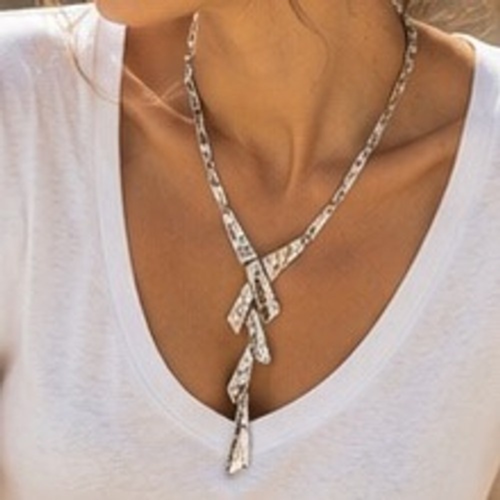 BLM SOHO Silver Hammered Geometric Y-Necklace Tiered Drop Statement Jewelry - Picture 7 of 8